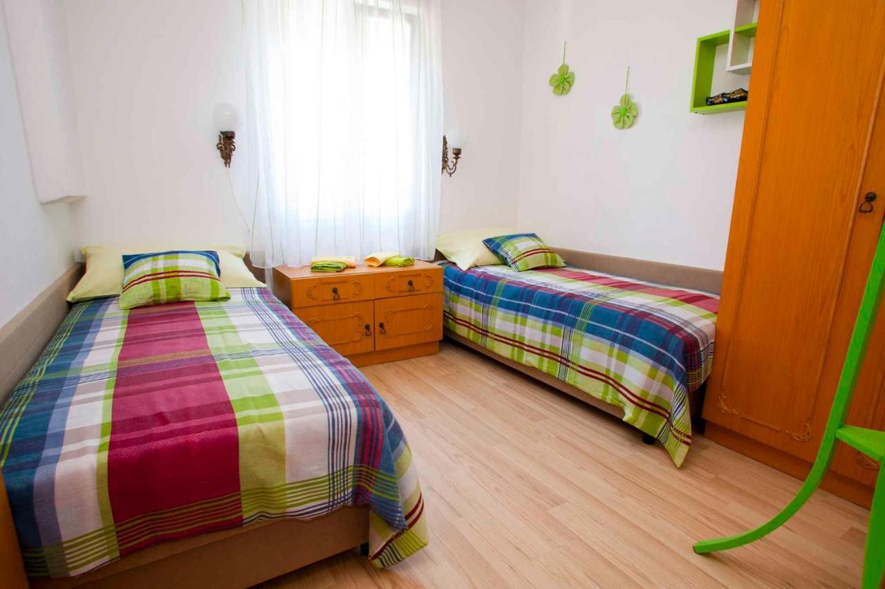 Apartment Vrbnik 8 エクステリア 写真