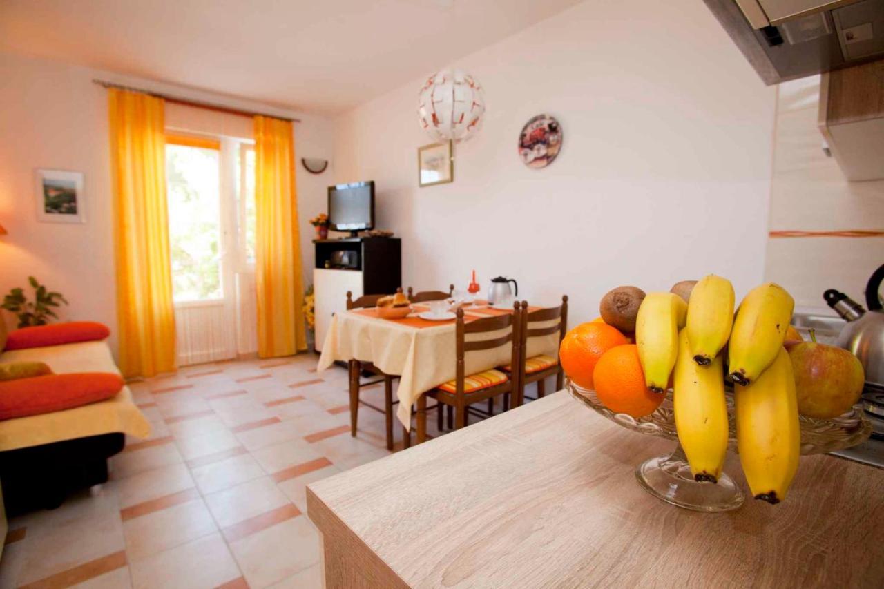 Apartment Vrbnik 8 エクステリア 写真
