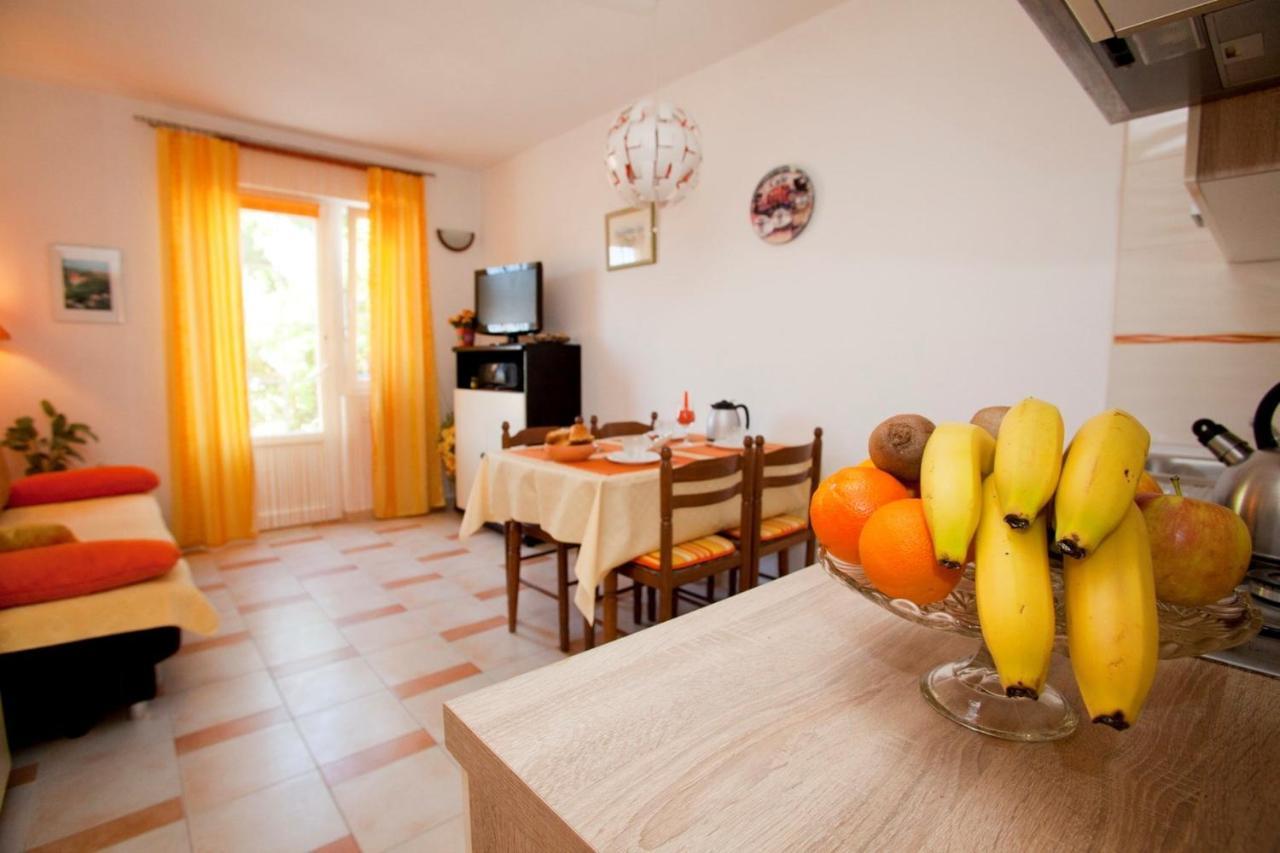 Apartment Vrbnik 8 エクステリア 写真